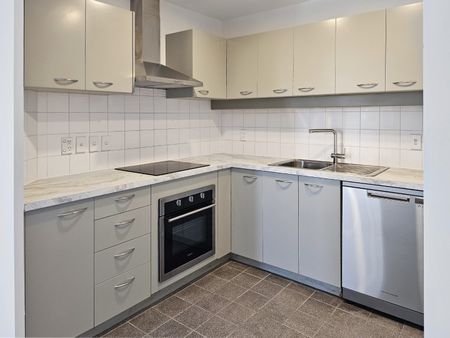 Central City - Madison On the Square - Spacious 2 Bedroom Apartment - Carpark and Water Included - Photo 4