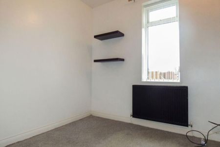 2 bed upper flat to rent in NE22 - Photo 2