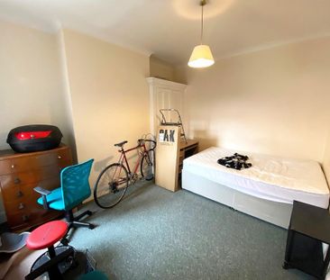 4 bedroom terraced house to rent - Photo 5