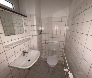 Modernisierte 4-ZKB-Balkonwohnung im Hochhaus in Heppens zu vermieten! - Photo 4