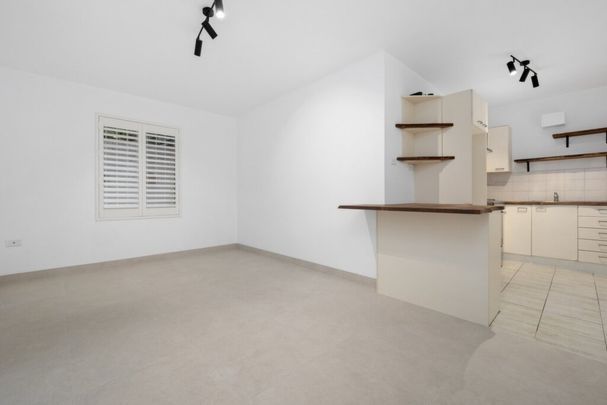 Bright & Stylish Ground-Floor Apartment - Photo 1