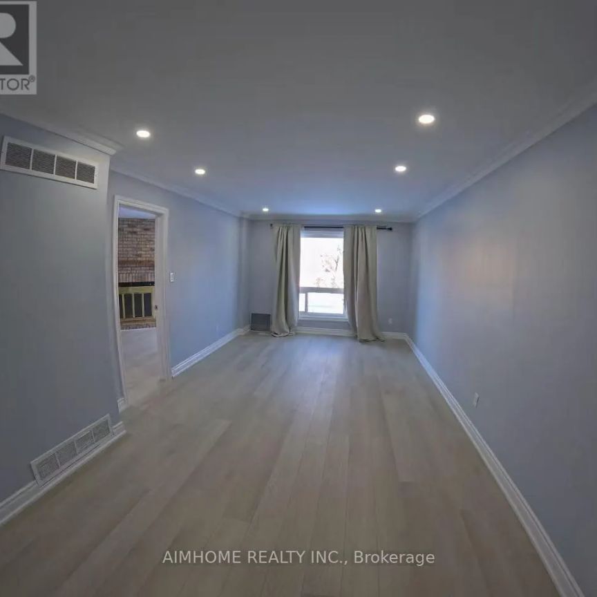 21 HALDER CRESCENT - Photo 1