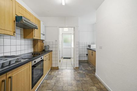 1 bedroom in a house share to rent - Photo 5