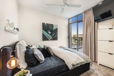 Light-Filled Apartment in Prime Beachside Location - Photo 3