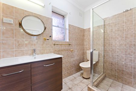 8 Waterside Crescent, Earlwood NSW 2206 - House For Rent | Domain - Photo 4