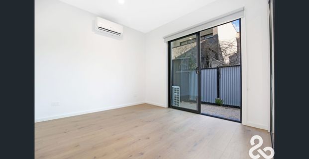 Modern Home in a Great Location – Move In Ready! - Photo 1