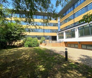 London Road, Staines-upon-thames, Surrey, TW18 - Photo 4