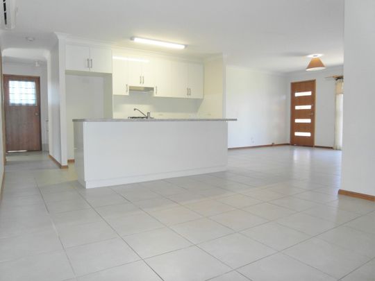 Private Family Home - Walk to Park & Shops - Photo 1