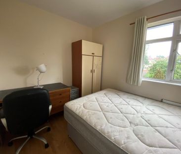 4 bedroom semi-detached house to rent - Photo 3