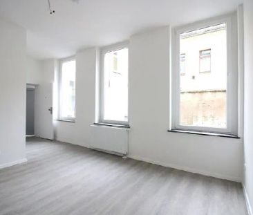 FRISCH SANIERTE 2-ZIMMER-ERDGESCHOSSWOHNUNG IN KLIKIKUMNÄHE ZU MIETEN - Photo 2