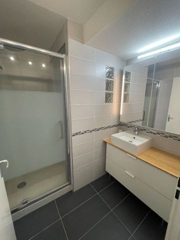 Location Appartement 3 pièces 69m² - Photo 3