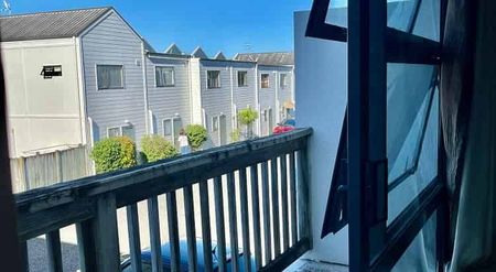 Ready to move in+semi furnished unit with balcony! - Photo 5