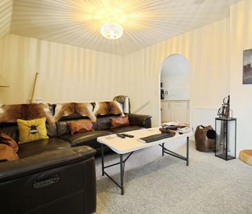 2 bedroom coach house to rent - Photo 3