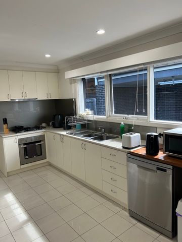 Altona North - Photo 3