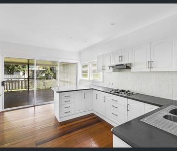 31 Park Street, Coorparoo, Qld 4151 - Photo 2
