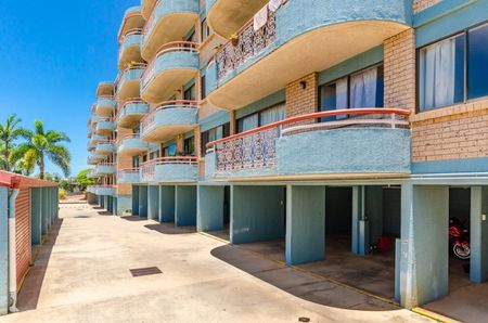 PRIVATE END UNIT CLOSE TO CBD - Photo 2