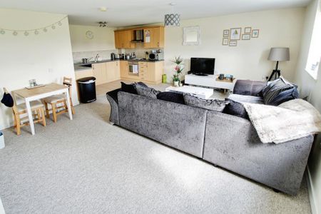 2 bedroom flat to rent - Photo 2