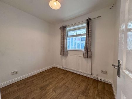 2 bedroom semi-detached bungalow to rent - Photo 2