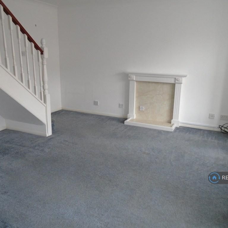 2 bedroom terraced house to rent - Photo 1