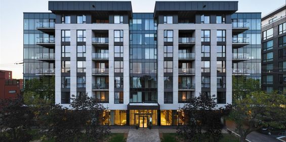 1 Bed, 1 Bath, Den - 815 Avenue Plymouth, Mont-Royal - Photo 3