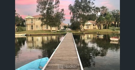 UPDATED THREE BEDROOM TOWNHOUSE BY THE LAKE! - Photo 5