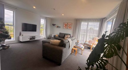 Maungaraki 4 Bedrooms - Photo 2