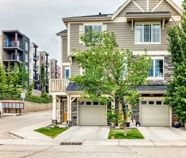 3 bedrooms, 2.5 baths condominium townhouse — 3 Bedrooms Townhouse - Photo 1