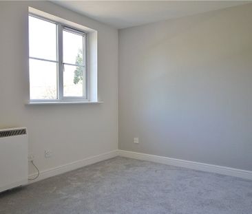 Ashdown Close, Woking, Surrey, GU22 7PG - Photo 2