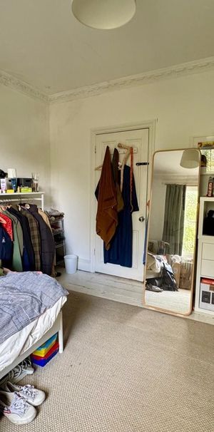 Room in a Shared Flat, Hartington Road, SW8 - Photo 1