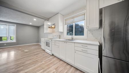 For Lease - 370 Grey Street, Brantford, Ontario - Photo 5