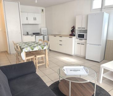 Location Appartement 3 pièces 58m² LYON 8ème - Photo 4