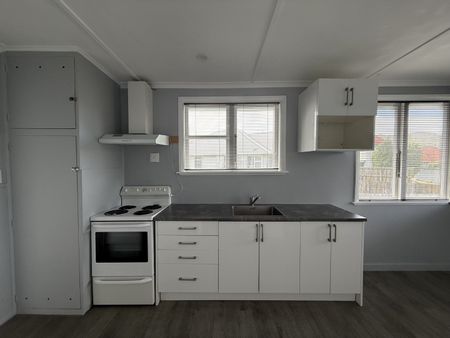 11 McBain Grove, Avalon - Photo 2