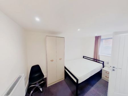 2 Bedroom House - Photo 5