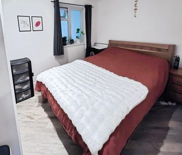 1 bedroom Flat To Let - Photo 3