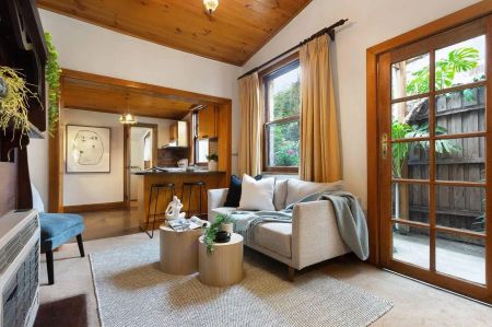 “A Charmed Lifestyle Awaits” - Photo 4