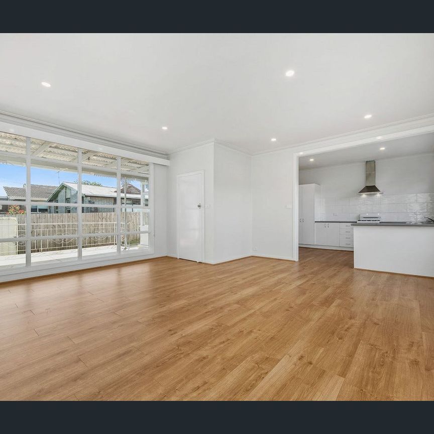 Completely Renovated 3-Bedroom Home - Frankston High School Zone and walking distance to everything! - Photo 1