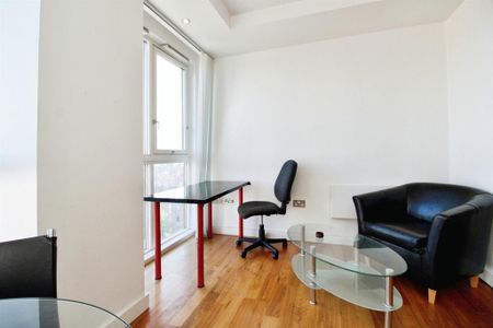 1 bedroom flat to rent - Photo 2