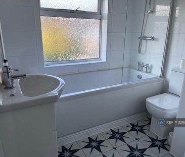 3 bedroom semi-detached house to rent - Photo 6