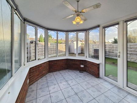 3 bedroom semi-detached house to rent - Photo 2