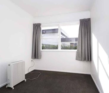 Cosy and sunny two-bedroom unit, tucked away in a quiet, leafy neig... - Photo 5