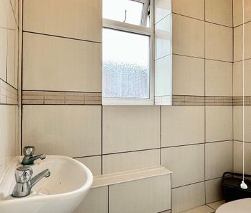 3 bedroom apartment to rent - Photo 2