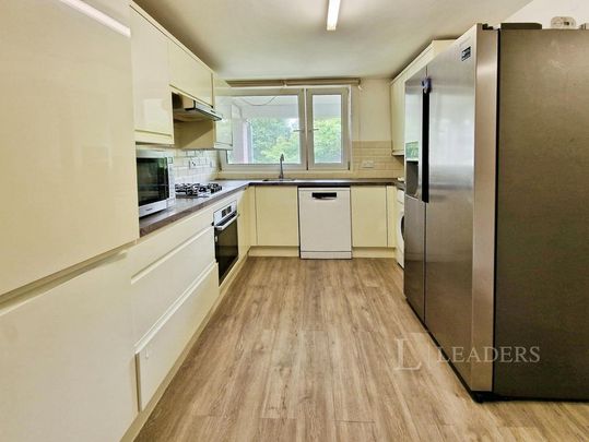 3 bedroom apartment to rent - Photo 1