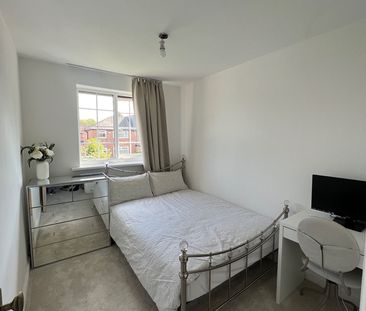 Room in a Shared House, Elsdon Road, M13 - Photo 4