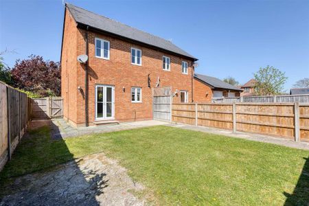 3 bedroom semi-detached house to rent - Photo 4