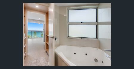 Coastal Luxury Living – Beachfront Apartment - Photo 5