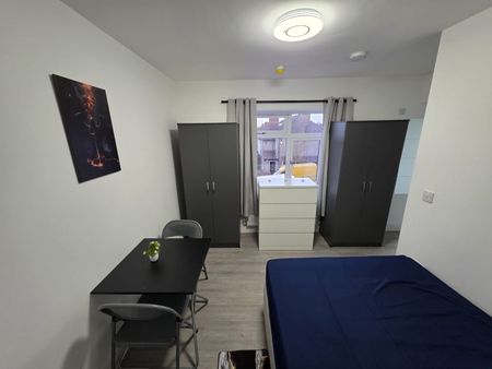 Room in a Shared Flat, Links Road, NW2 - Photo 5