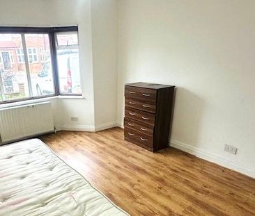 6 bedroom semi-detached house to rent - Photo 6