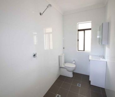 Oversized one bedroom apartment! - Photo 6