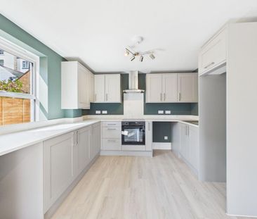 2 bedroom ground floor flat to rent - Photo 3