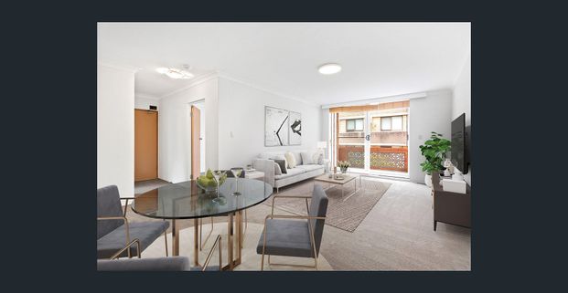 Spacious Apartment in Prime Location! - Photo 1